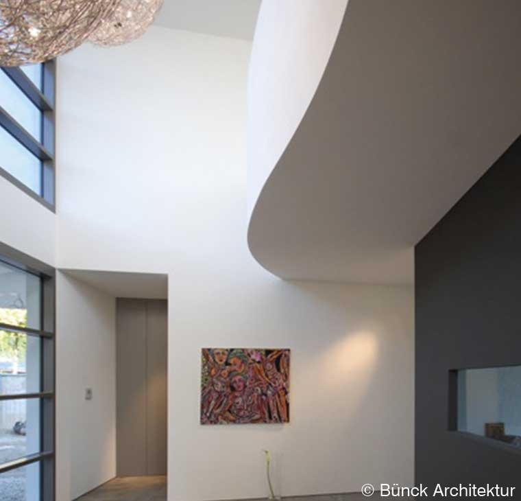 Innenraumgestaltung glatte weiße Wände in moderner Architektur Innenraumgestaltung glatte weiße Wände in
moderner Architektur